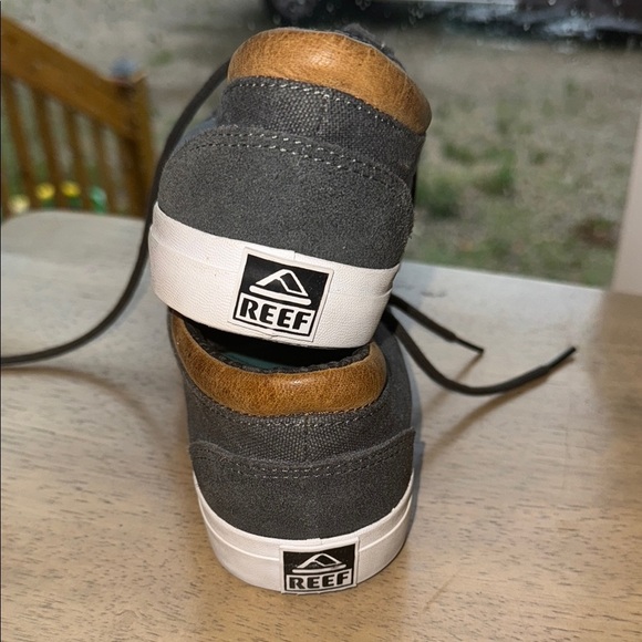 Reef Men's Gray Casual Sneakers - Picture 3 of 5
